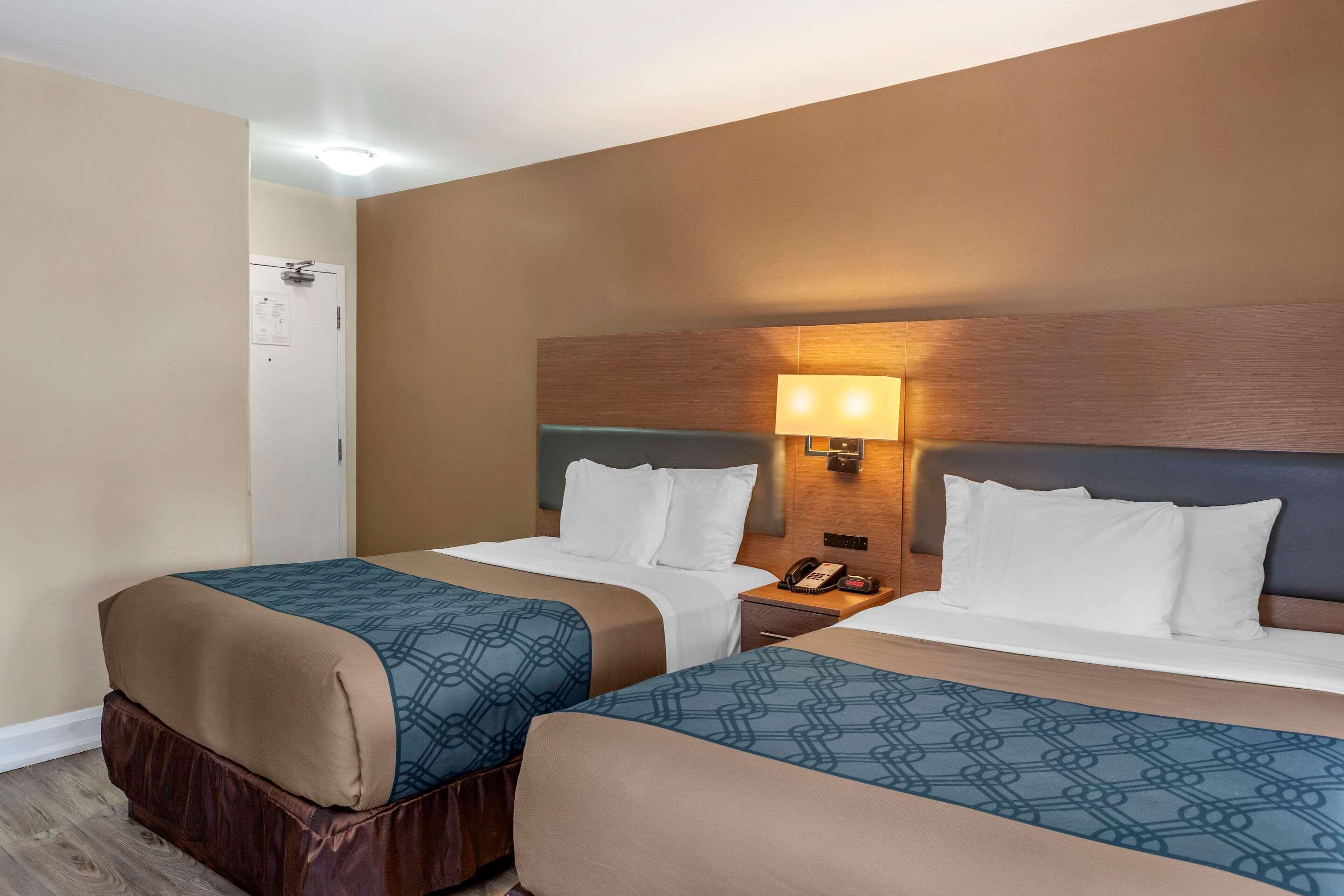 Econo Lodge Inn & Suites Downtown Toronto Exterior foto