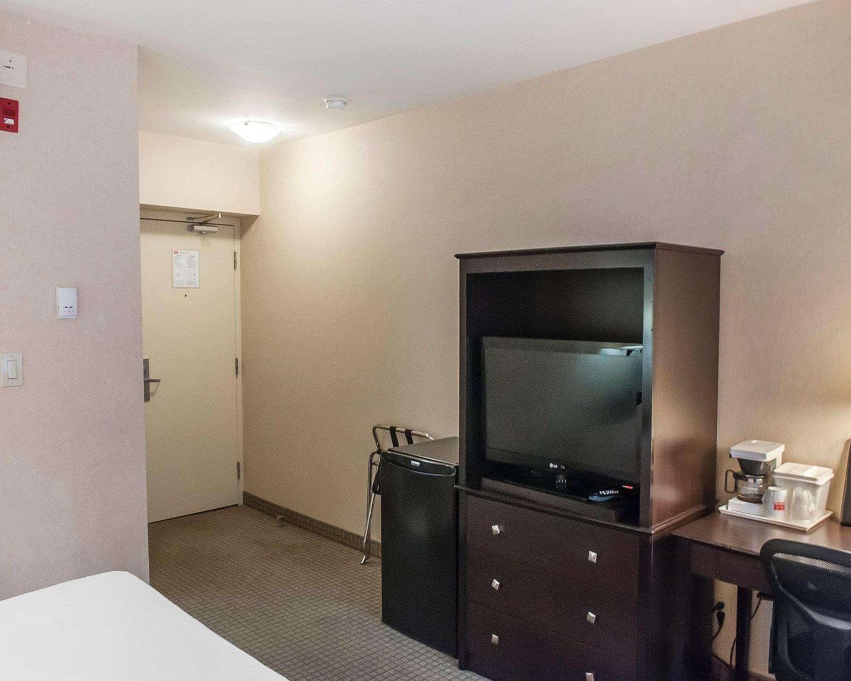 Econo Lodge Inn & Suites Downtown Toronto Exterior foto