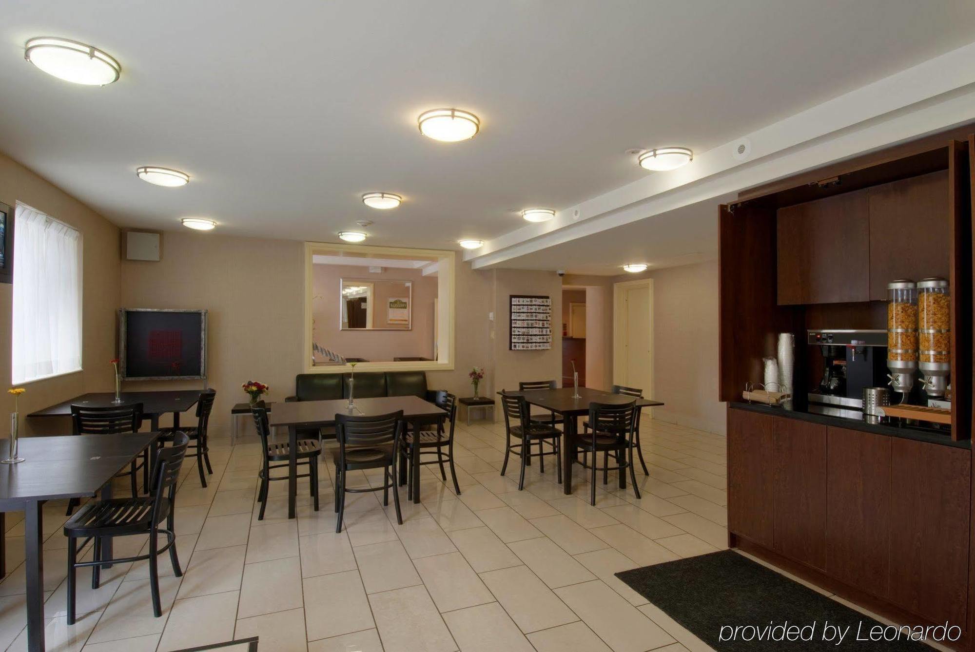 Econo Lodge Inn & Suites Downtown Toronto Exterior foto